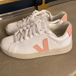 Veja Urca Sneakers